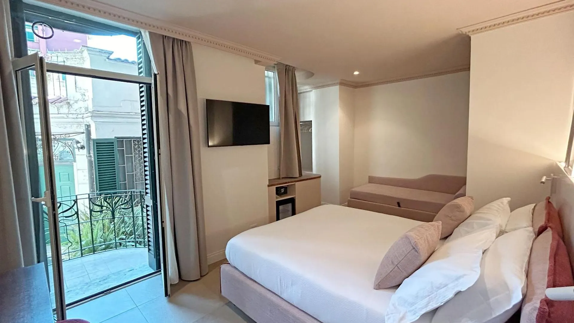 Astom Suites location